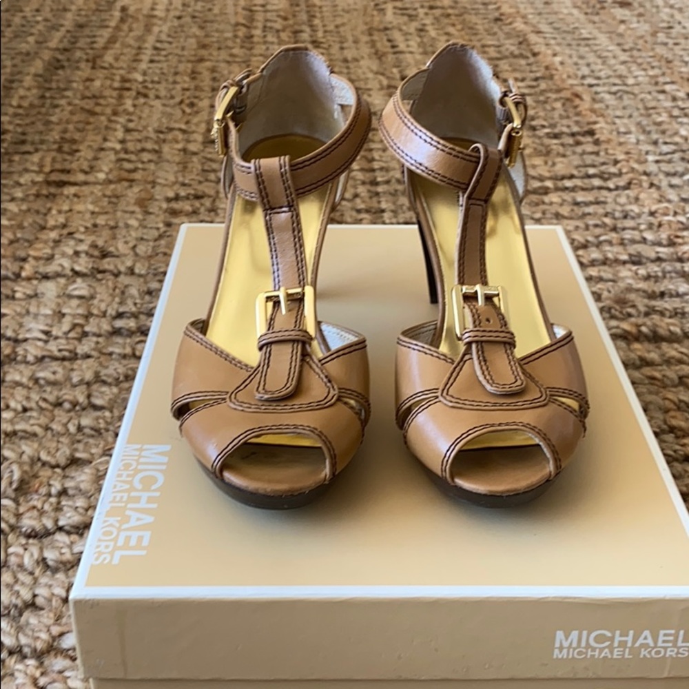 Michael Kors Griffith T Strap Dark Camel Size 7.5
